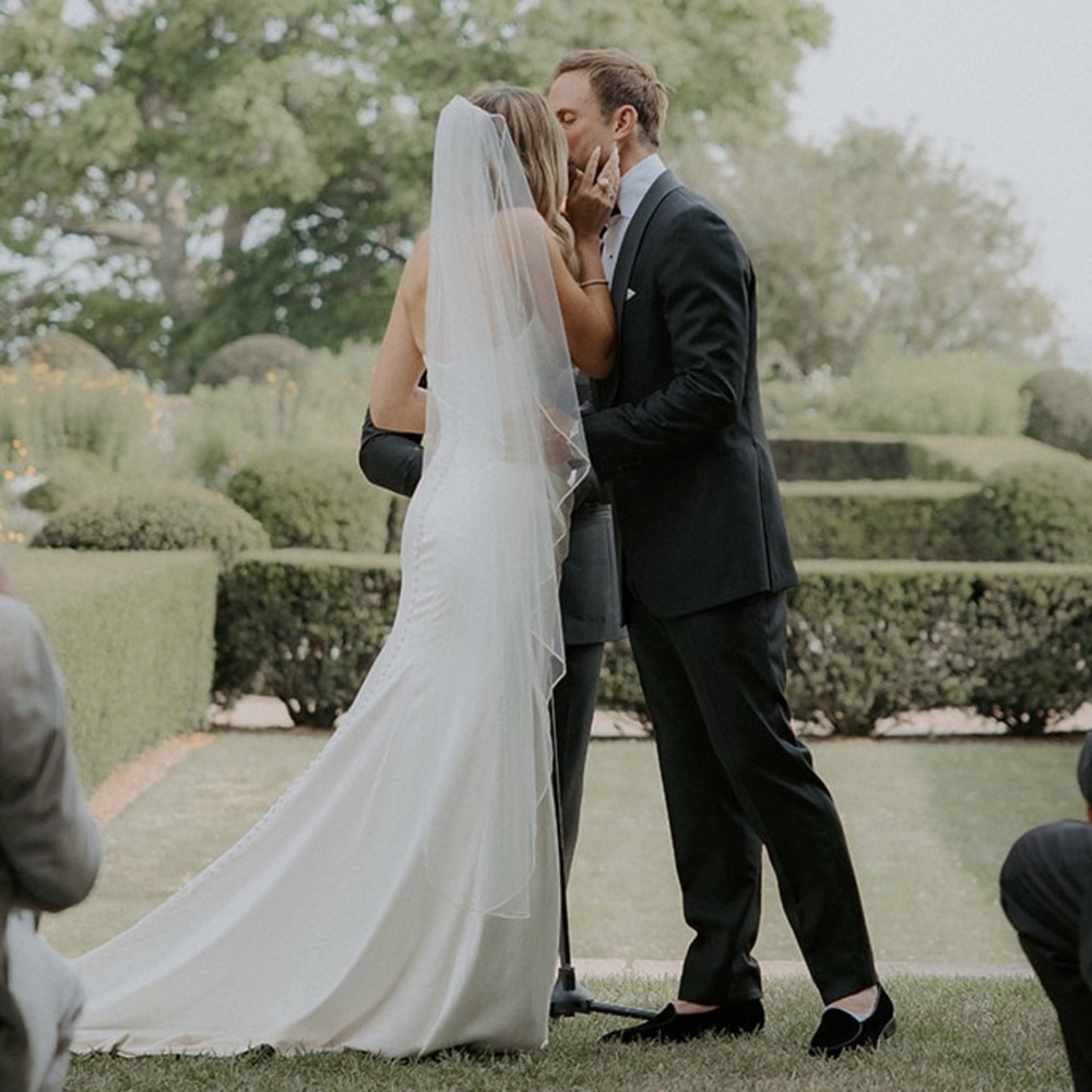 TONI FEDERICI White Bridal Veil